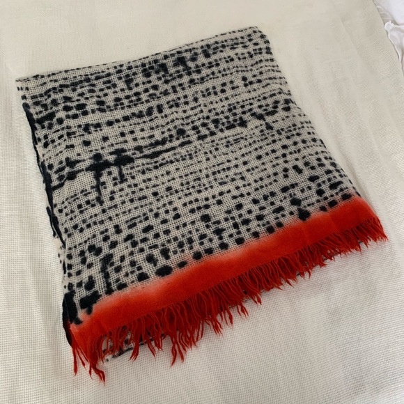 Hand-dyed scarf - Picture 2 of 3